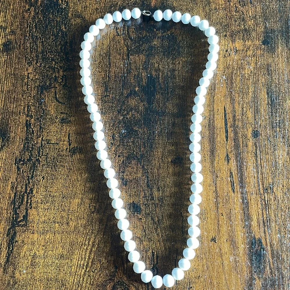 White Faceted Bead Vintage Beaded Necklace